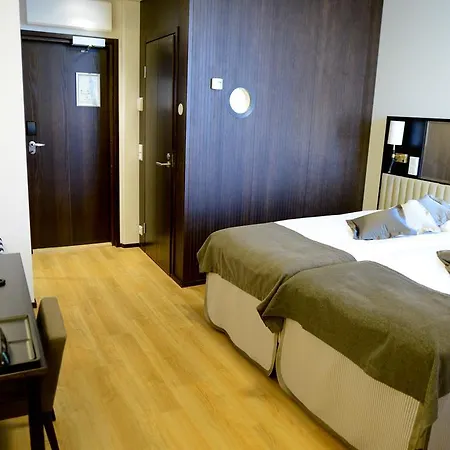 Hotel Red &