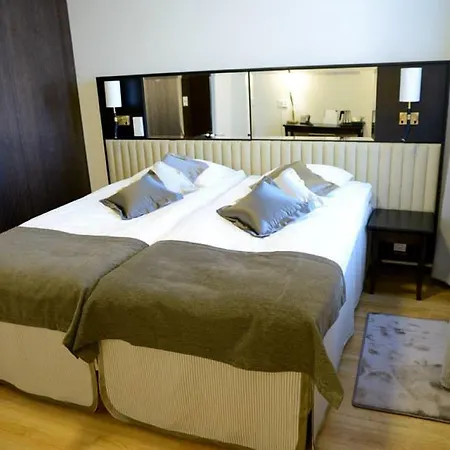 Red & Hotel Narpio