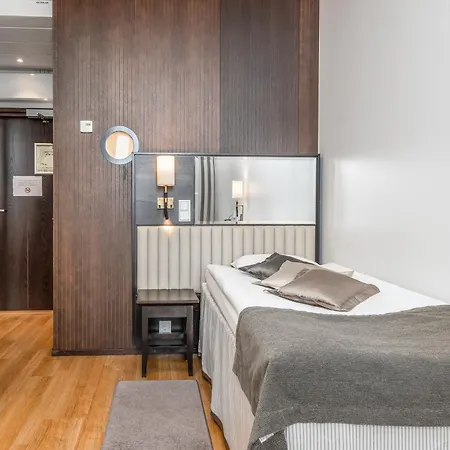 Hotel Red &