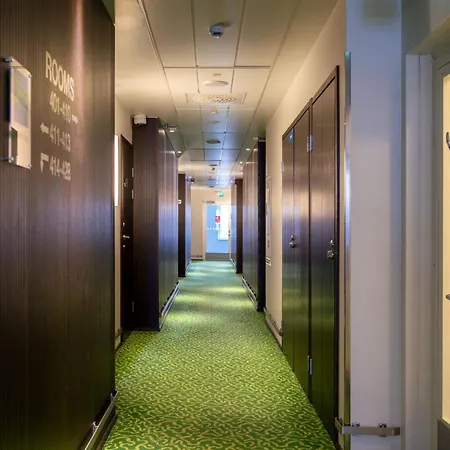 Hotel Red &